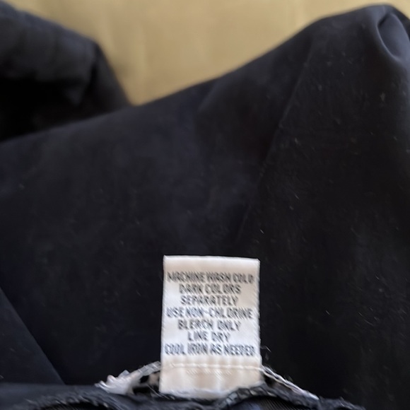 🥰SALE🥰BLACK FAUX SUEDE MID-LENGTH SKIRT - Picture 4 of 4